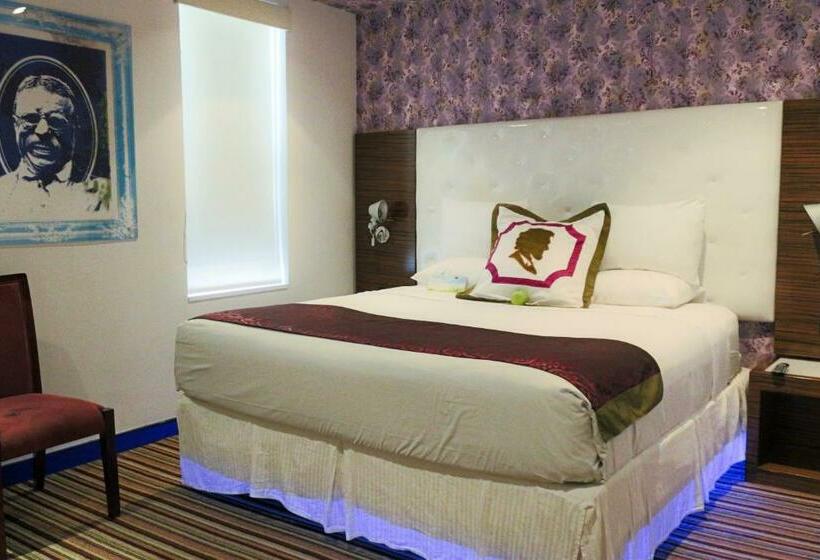 اتاق کلاس بیزنس, Night Hotel Broadway