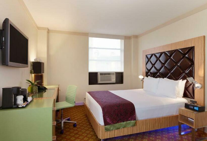اتاق کلاس بیزنس, Night Hotel Broadway