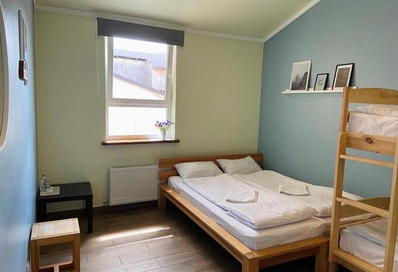 Четырехместный номер эконом класса с общей ванной комнатой, Dream Hostel Khmelnytskyi