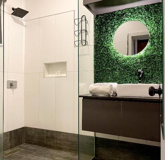 استودیوی استاندارد, Whytescape Serviced Apartments