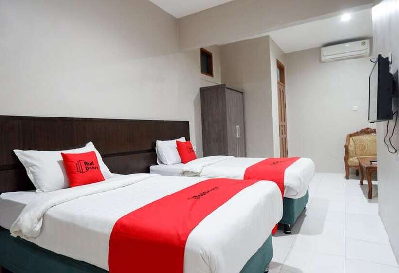 Номер Superior, Reddoorz Plus At Hotel Srikandi Kendari