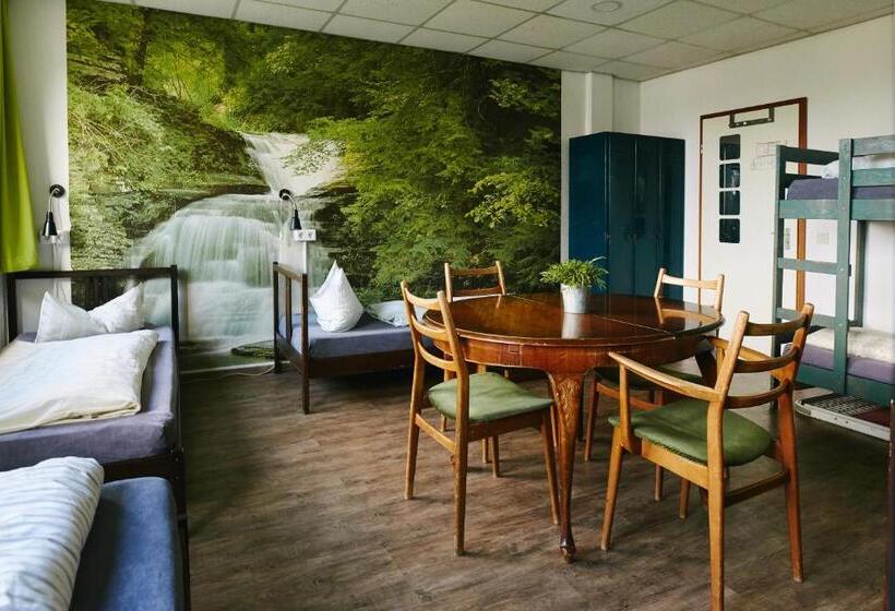 Кровать в Многоместном Номере с Общей Ванной, Sleep Station Hostel