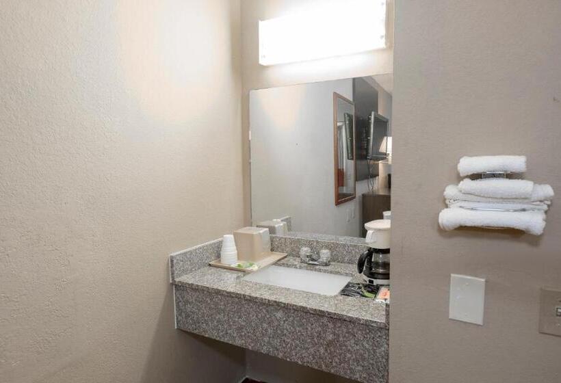 Номер Deluxe Адаптированный для Инвалидов, Red Roof Inn Jackson Downtown  Fairgrounds