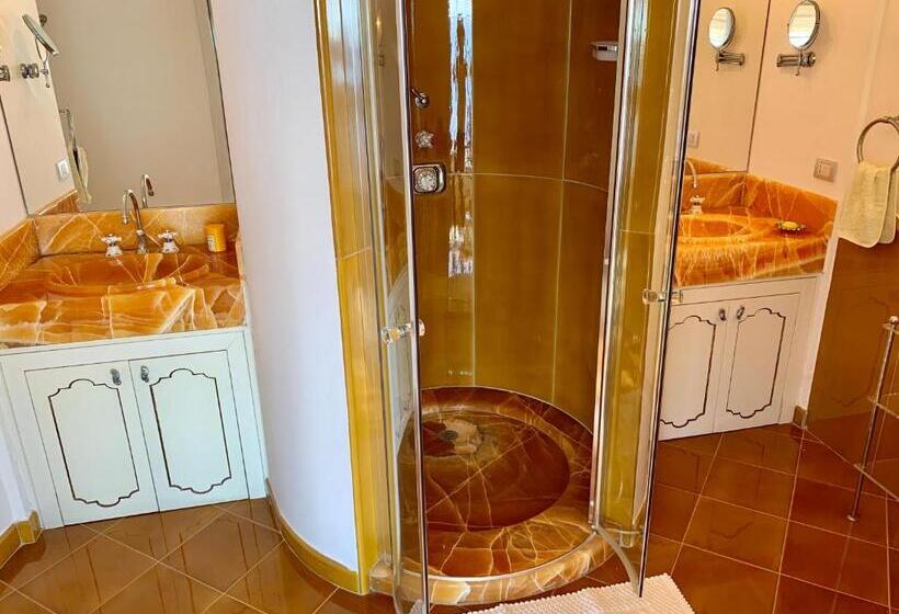 اتاق لوکس با بالکن و چشم‌انداز دریا, Villa Le Baste