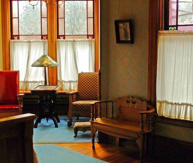 اتاق لوکس, The Richards House
