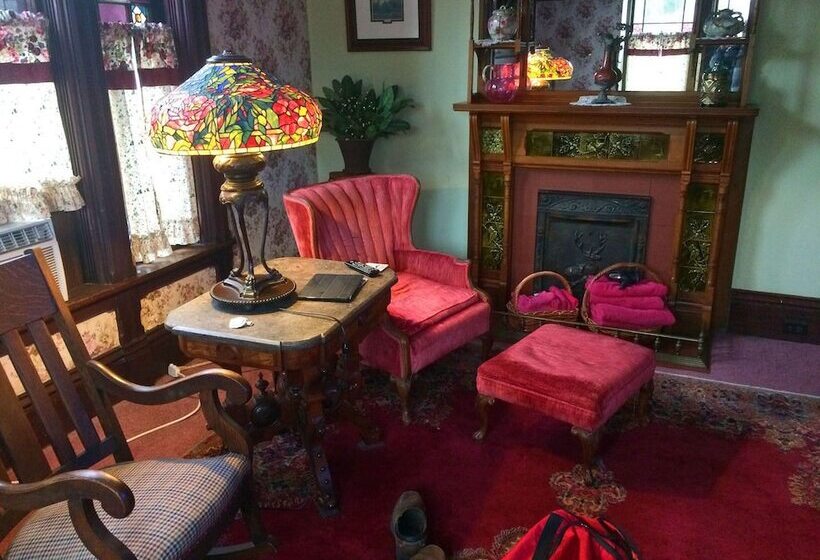 اتاق لوکس, The Richards House