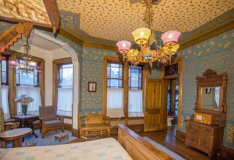 اتاق لوکس, The Richards House
