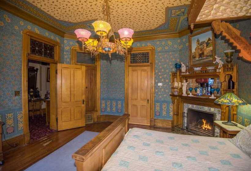 اتاق لوکس, The Richards House