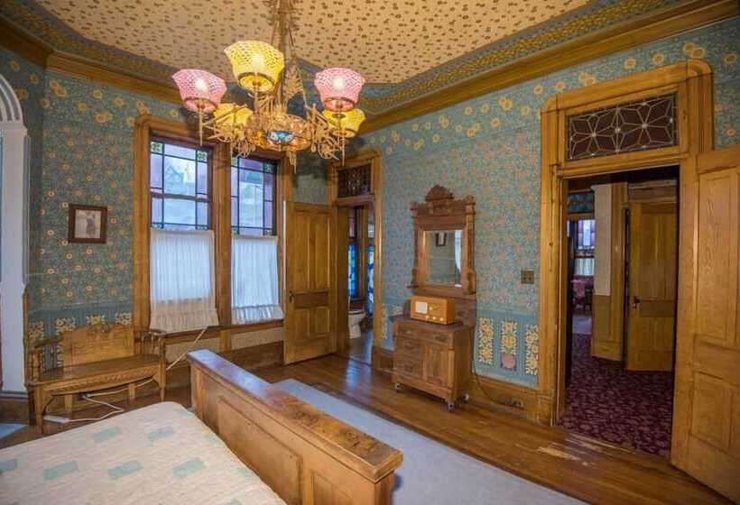 اتاق لوکس, The Richards House