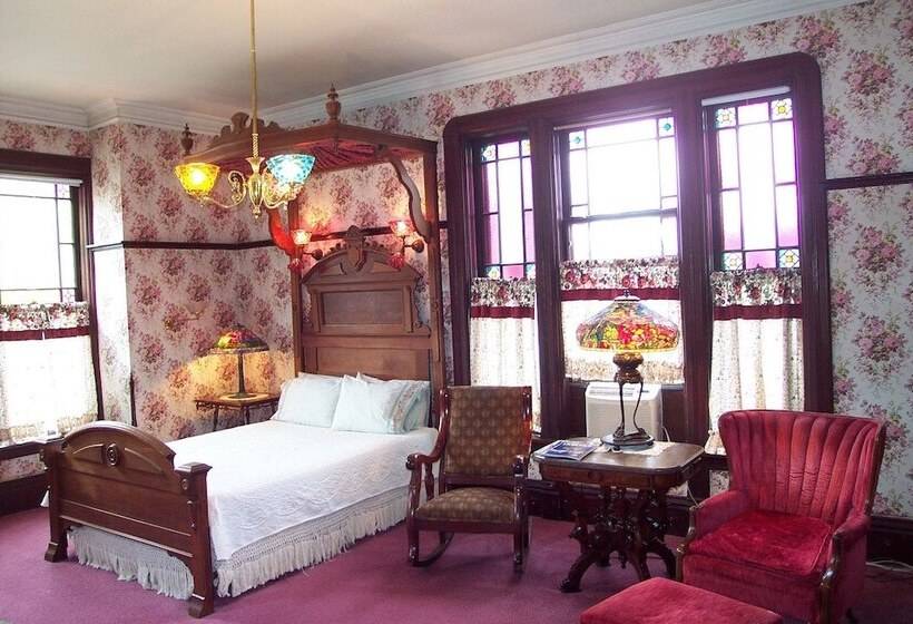 اتاق لوکس, The Richards House