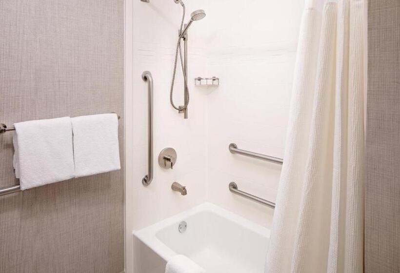스탠다드 스튜디오, Residence Inn Arlington