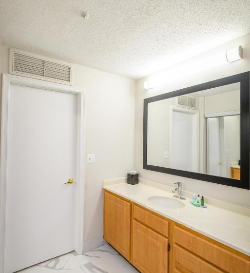 سوییت لوکس, Philadelphia Suites At Airport   An Extended Stay