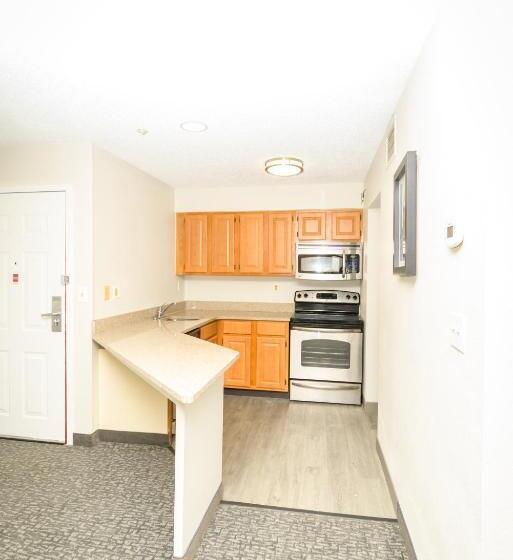 سوییت لوکس, Philadelphia Suites At Airport   An Extended Stay