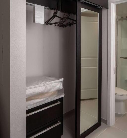 장애인을 위한 스위트, Sonesta Es Suites Fairfax Fair Lakes