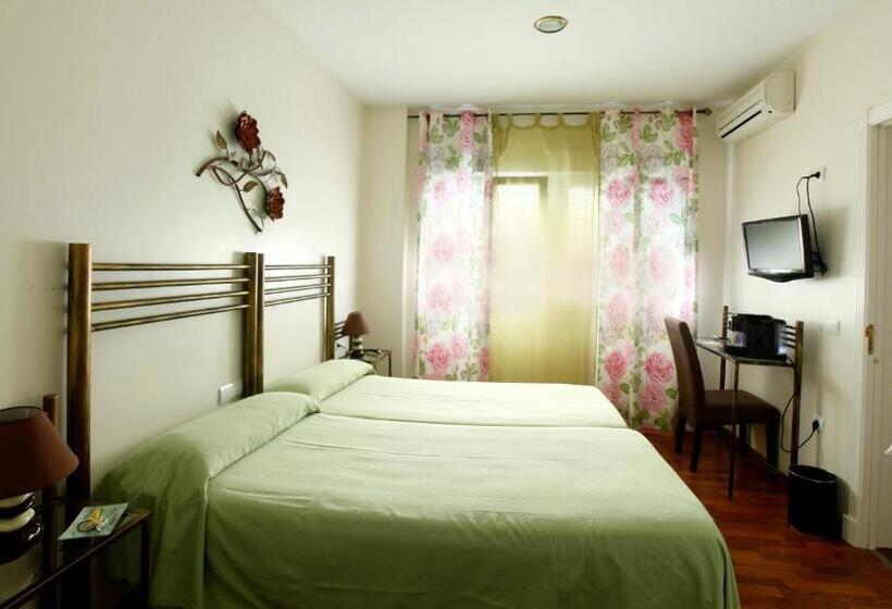 اتاق سوپریور, Hostal Paris