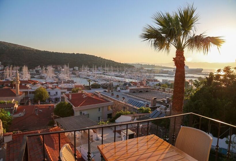 اتاق لوکس با چشم‌انداز, Villa Veria