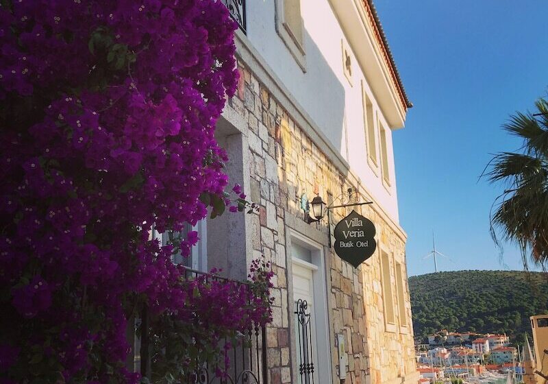 اتاق لوکس با چشم‌انداز, Villa Veria