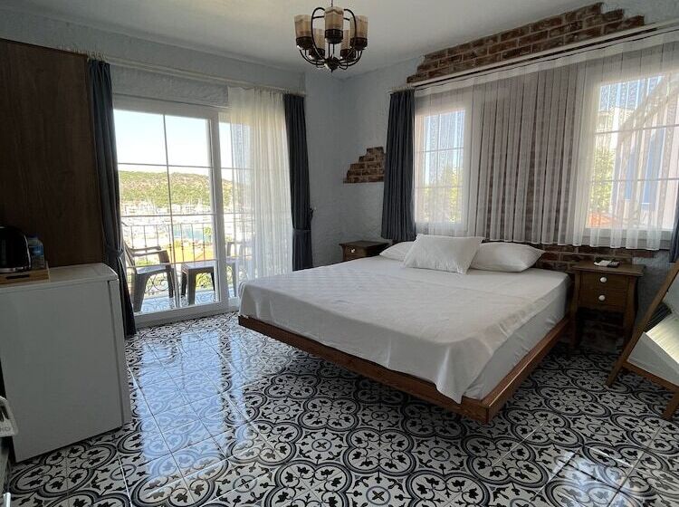 اتاق لوکس با چشم‌انداز, Villa Veria