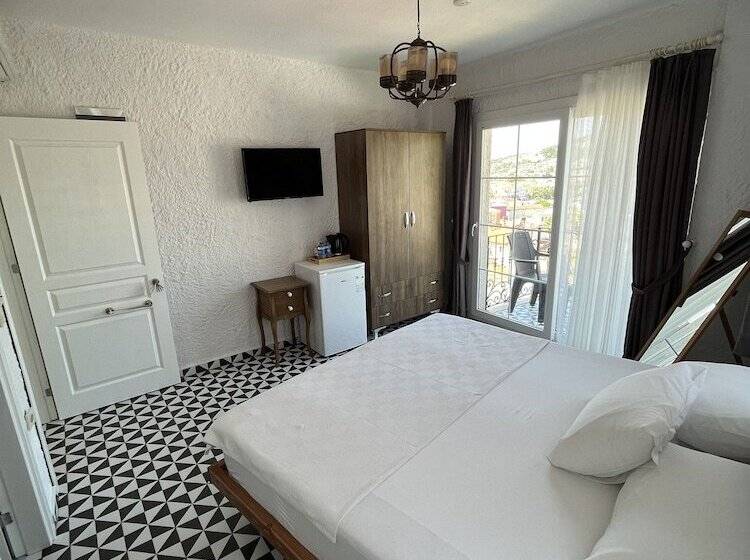 اتاق لوکس با چشم‌انداز, Villa Veria