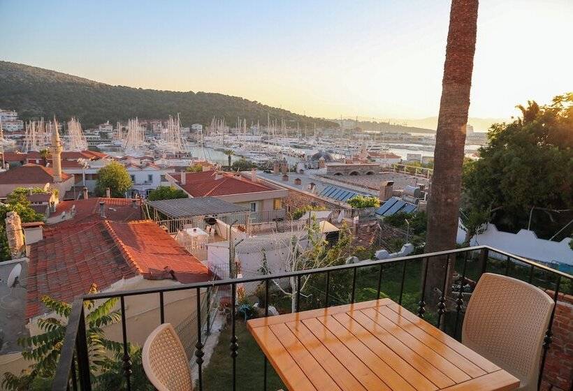 اتاق لوکس با چشم‌انداز, Villa Veria