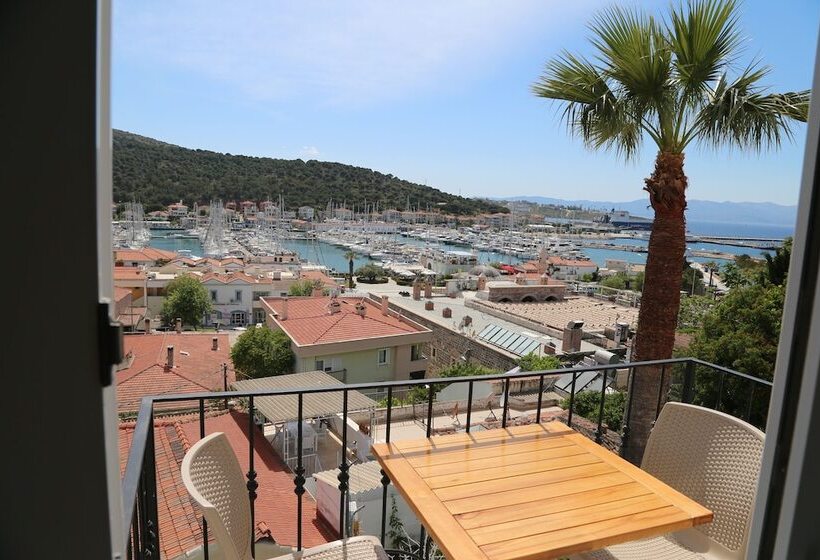 اتاق لوکس با چشم‌انداز, Villa Veria