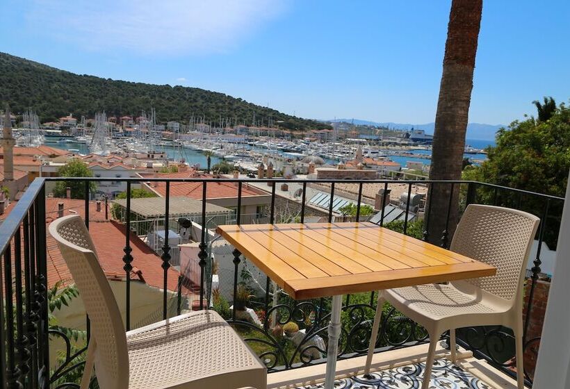 اتاق لوکس با چشم‌انداز, Villa Veria