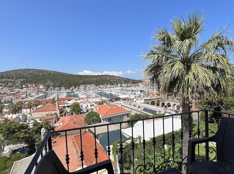 اتاق لوکس با چشم‌انداز, Villa Veria
