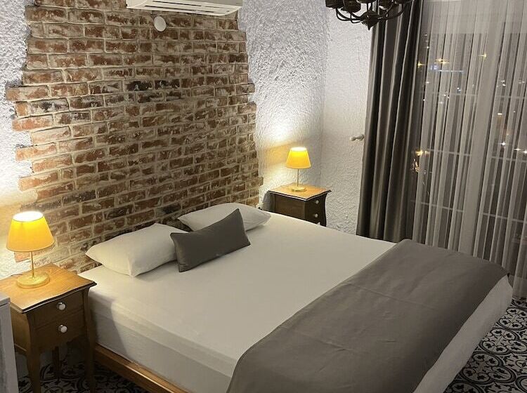 اتاق لوکس با چشم‌انداز, Villa Veria