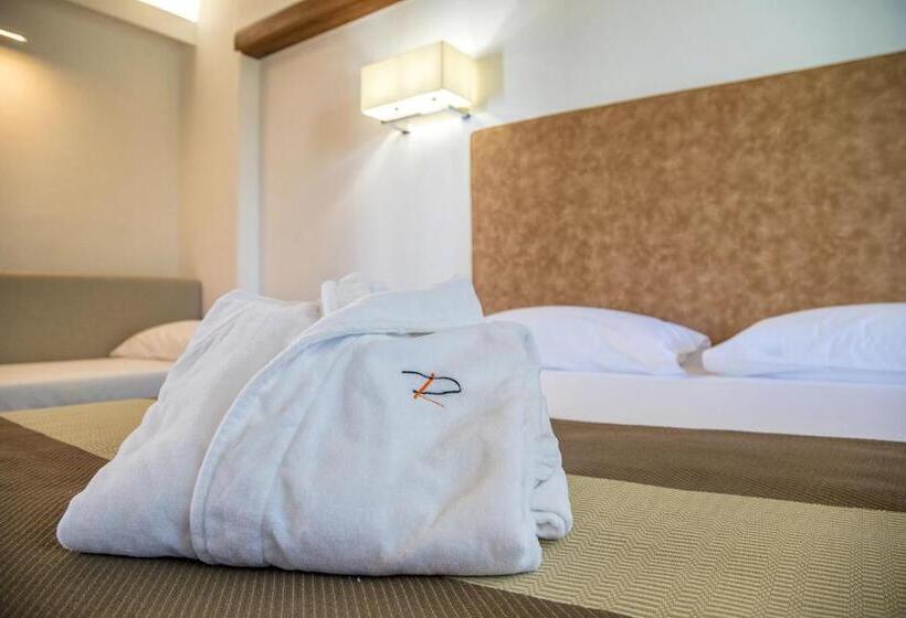 带花园景观的标准三人间, Raphael Hotel Arbatax
