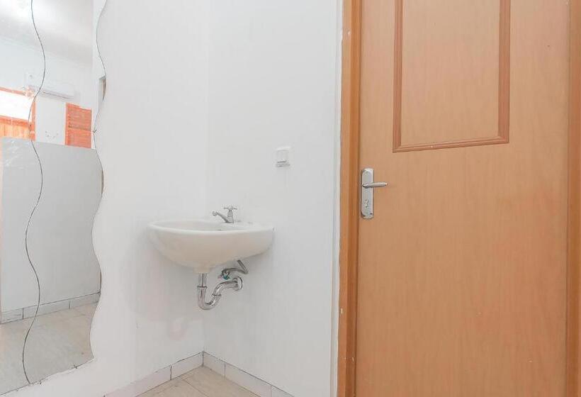 Номер Economy, Reddoorz Resort Syariah @ Batu Apung Purwakarta
