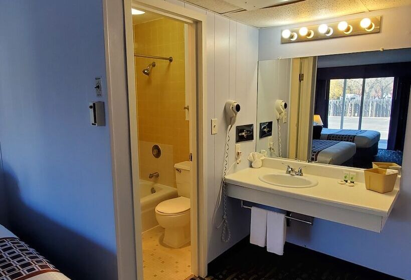 Номер Стандарт 2 Двуспальные Кровати, Hospitality Inn