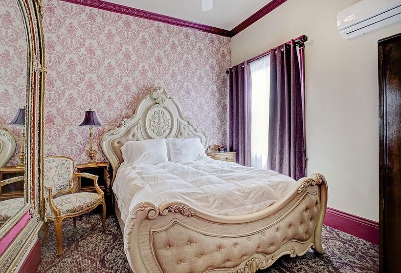 سوییت, Sara's Inn On The Boulevard