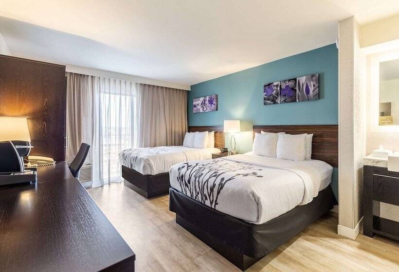 带2个双人床的标准工作室, Sleep Inn On The Beach