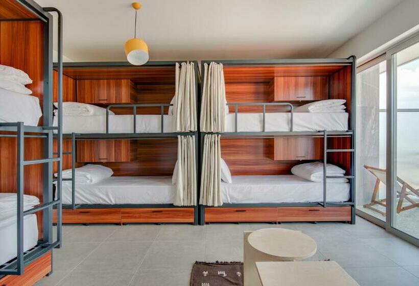 Cama em Quarto Compartilhado, Selina Athens Theatrou