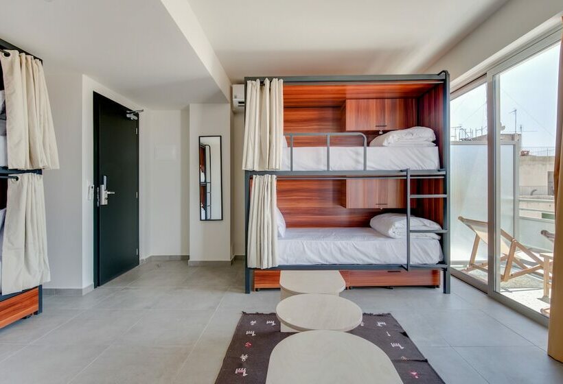 Cama em Quarto Compartilhado, Selina Athens Theatrou