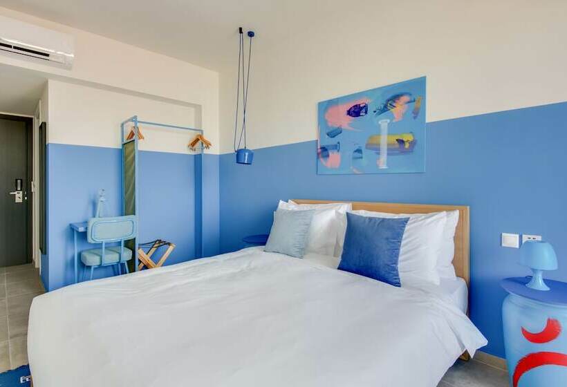 Quarto Estandar, Selina Athens Theatrou
