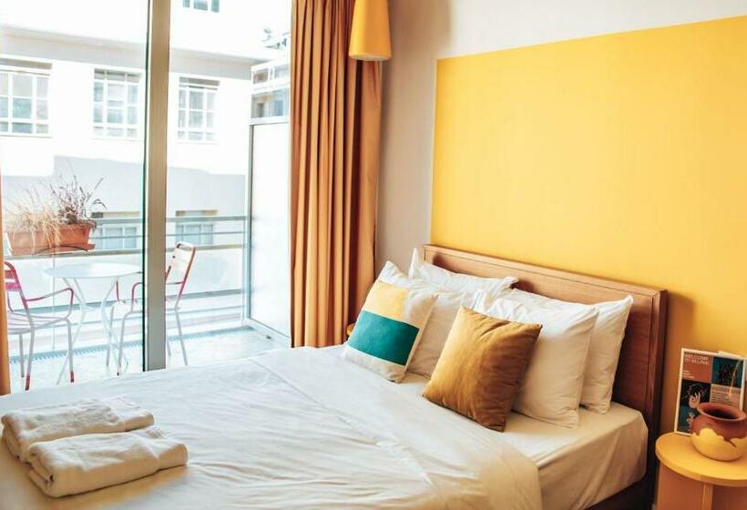 Quarto Basic Banheiro Compartilhado, Selina Athens Theatrou