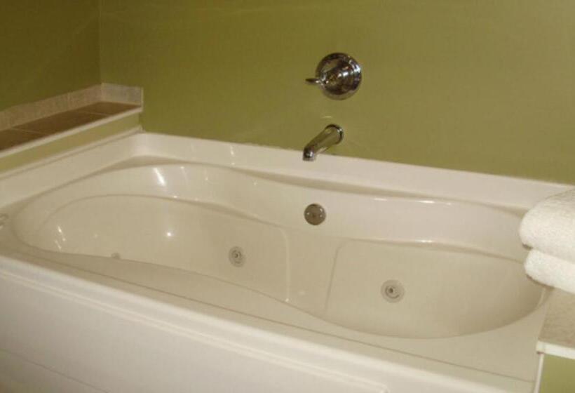 스탠다드 룸, Quality Inn & Suites Warren