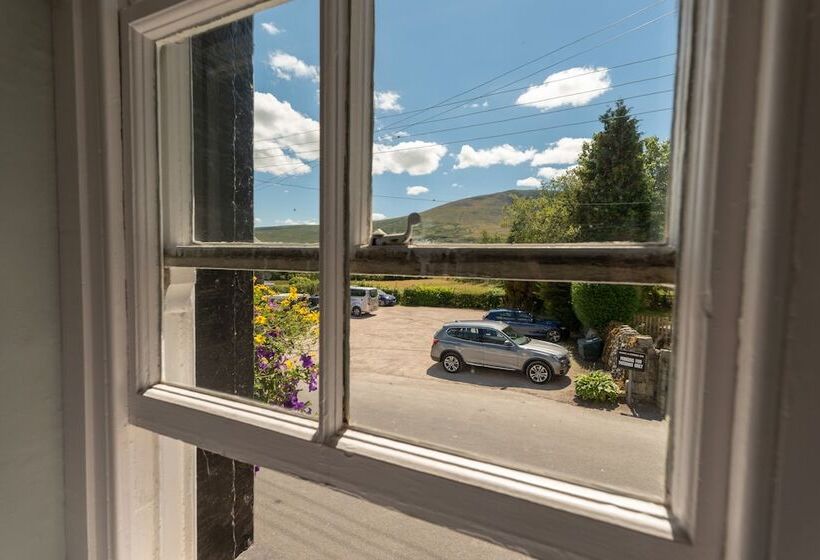 سوییت با چشم‌انداز کوه, The Horse And Farrier Inn And The Salutation Inn Threlkeld Keswick