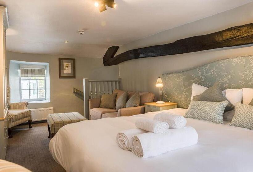سوییت با چشم‌انداز کوه, The Horse And Farrier Inn And The Salutation Inn Threlkeld Keswick