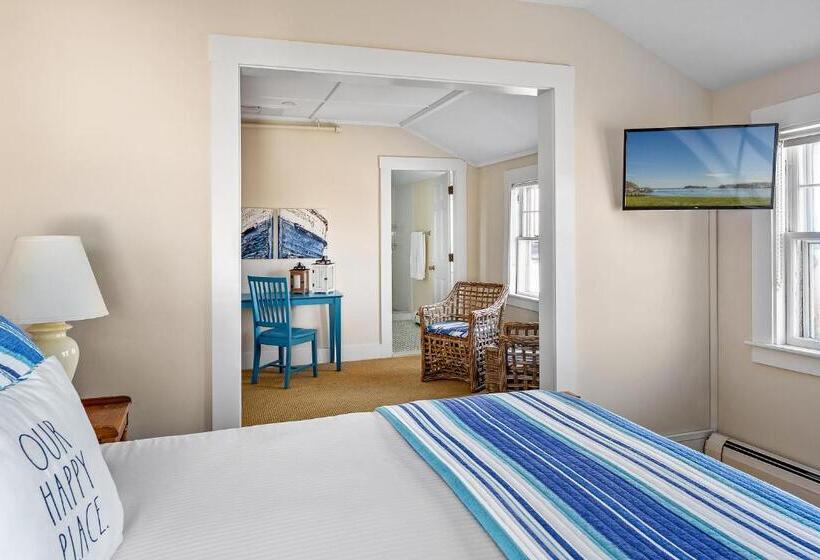 Люкс, East Wind Inn & Suites