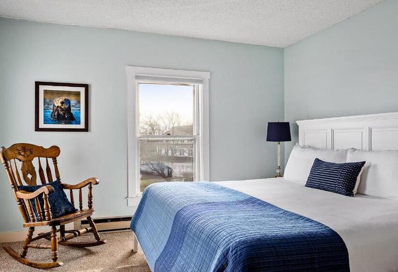 Номер Deluxe Кровать Кинг, East Wind Inn & Suites