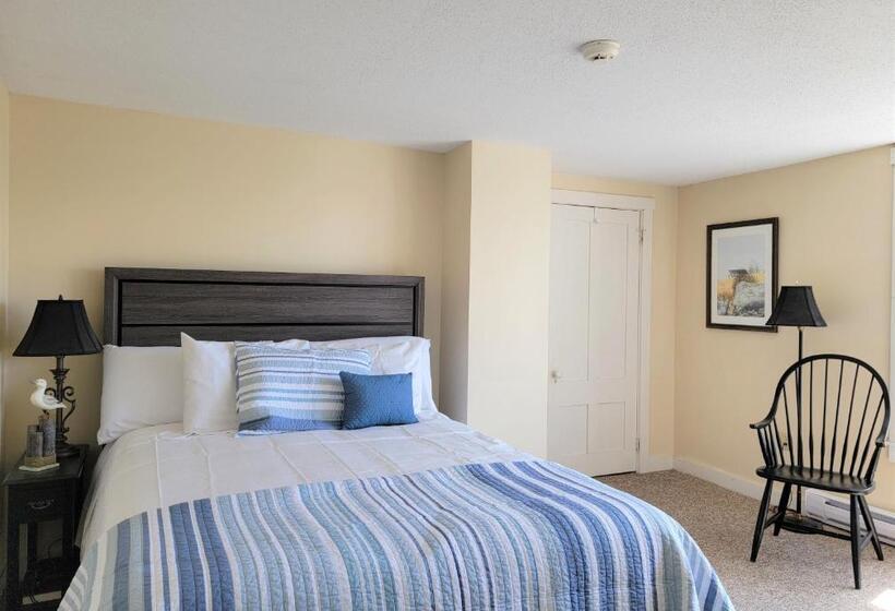 Номер Стандарт, East Wind Inn & Suites