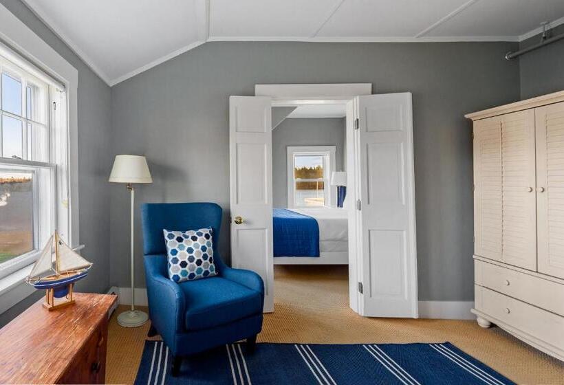 Люкс Вид на Море, East Wind Inn & Suites