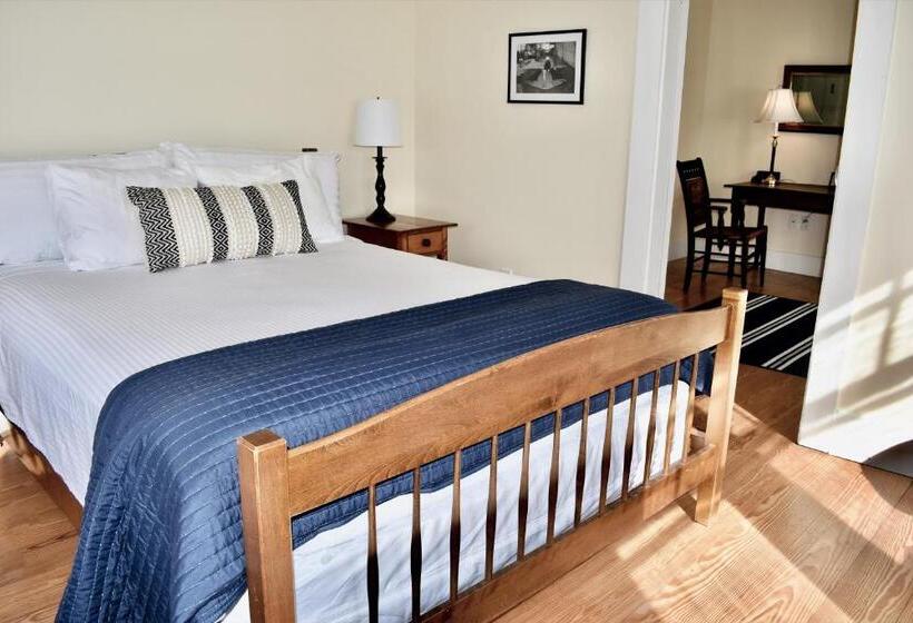 Люкс Deluxe Вид на Море, East Wind Inn & Suites