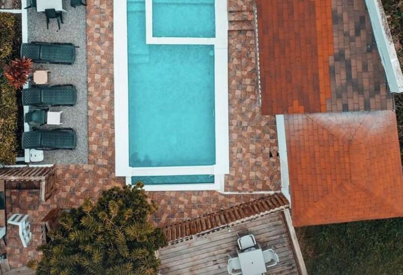 اتاق راحتی سه تخته, Casa Docia