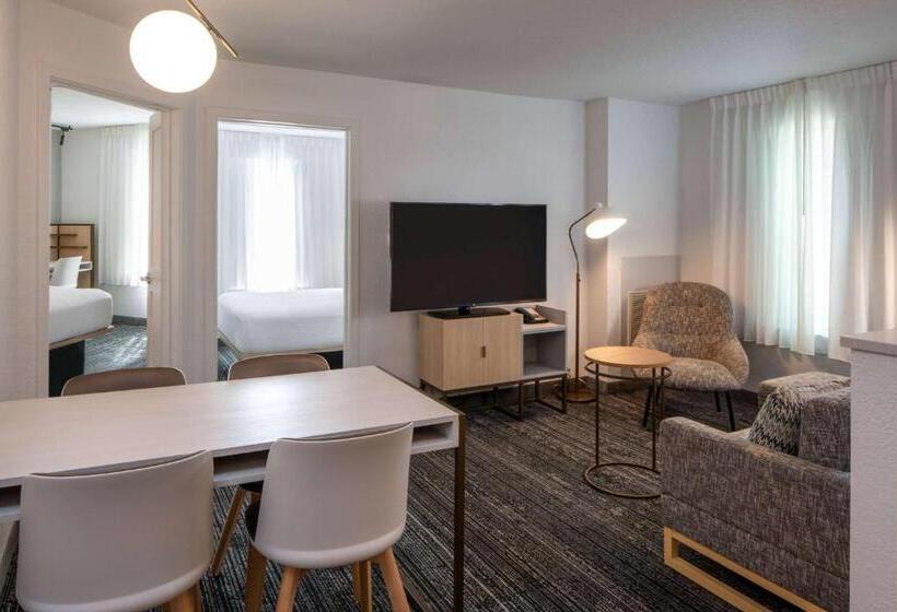 سوئیت 2 خوابه, Sonesta Simply Suites Falls Church