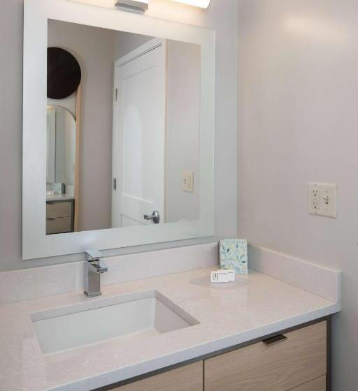 스위트, Sonesta Simply Suites Falls Church