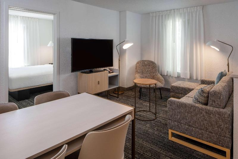 장애인을 위한 스위트, Sonesta Simply Suites Falls Church