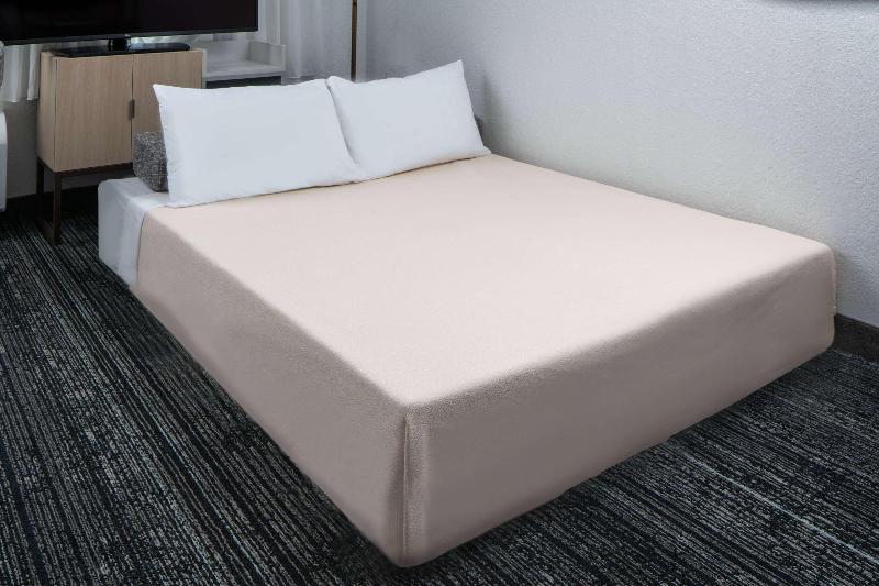 스위트, Sonesta Simply Suites Falls Church
